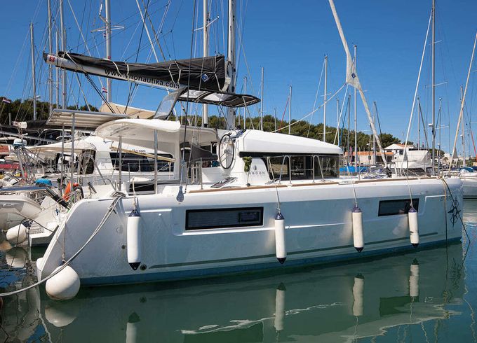 Catamaran Lagoon-Bénéteau Lagoon 40 - 3 + 2 cab 11m