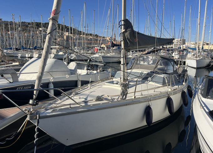 Sailboat Jeanneau Sangria 7.6m