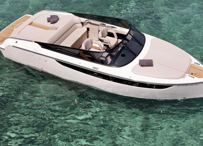 Motorboat Cranchi E26 350hp