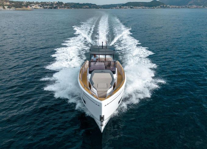 Motorboat Salpa Avantgarde