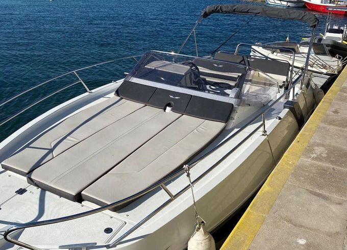 Motorboat Beneteau Flyer 8.8 500hp