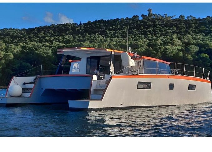 Catamaran Luna 47 Power 14m