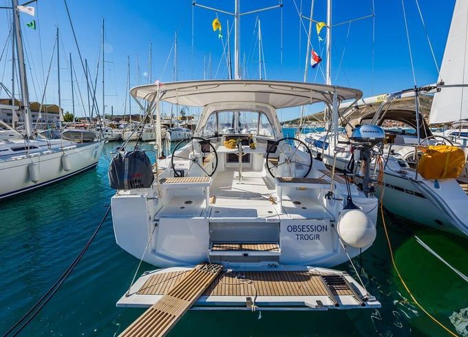 Sailboat BENETEAU OCEANIS 38.1 11.5m
