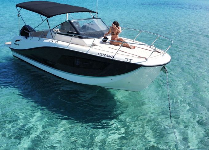 Motorboat Quicksilver 875 sundeck 350hp