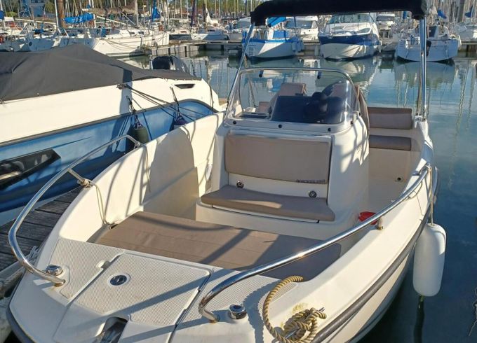 Motorboat Quicksilver Activ 555 Open 100hp
