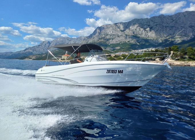 Motorboat Jeanneau Cap Camarat 7.5 cc 225hp