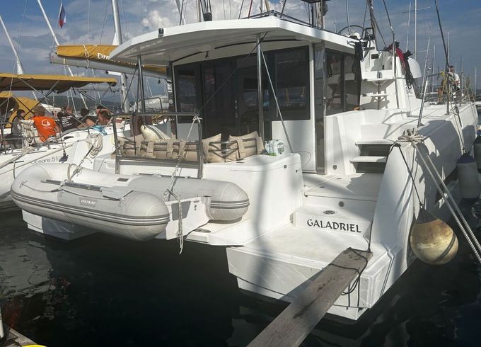 Catamaran Catana Bali 4.1 - 4 + 2 cab. 11.88m