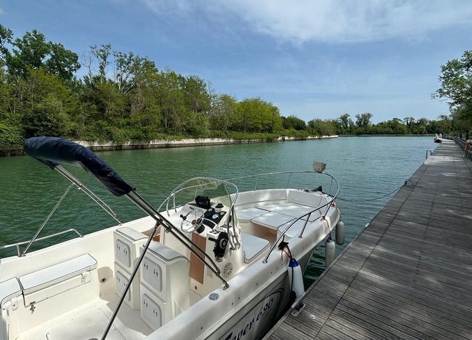 Motorboat Saver 690 Open 200hp