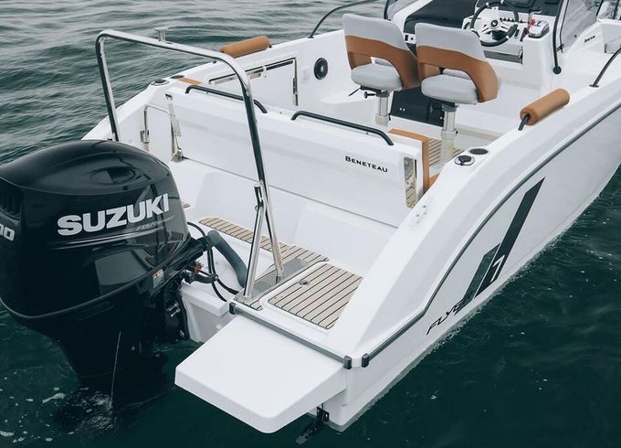 Motorboat Beneteau Flyer 7 200hp