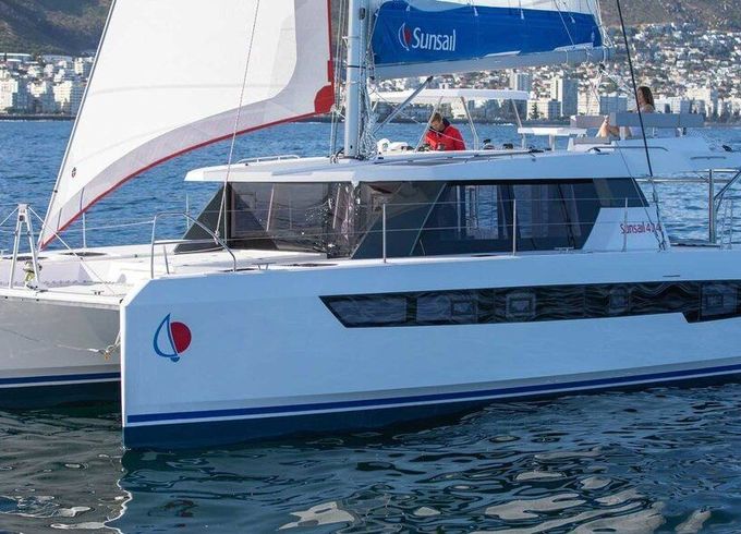 Catamaran Sunsail 424/4/4 12m