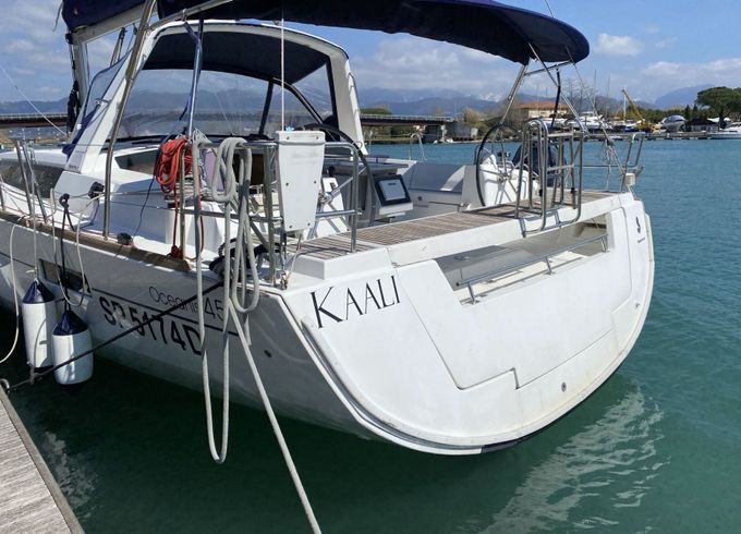 Sailboat Beneteau Oceanis 45 14m