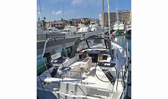 Sailboat Dufour 37 10m