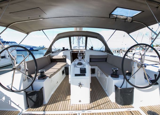 Sailboat Jeanneau Sun Odyssey 440 13.39m