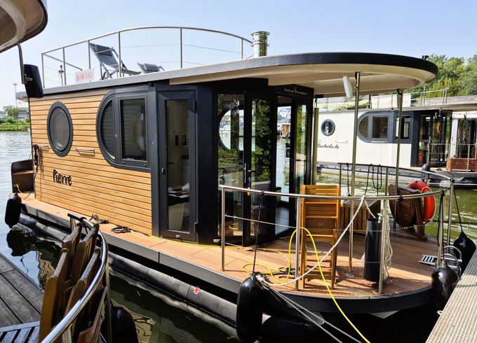 Houseboat Nautilus Hausboote Nautiki mini 4 mit Kamin - führerscheinfrei