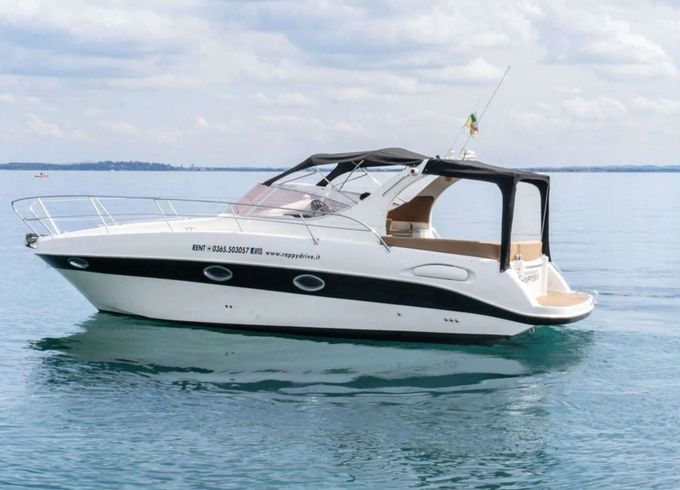 Motorboat Saver 330 sport 700hp