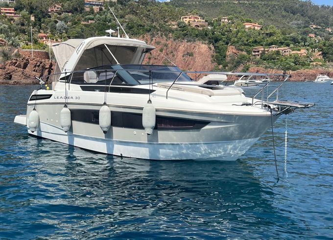 Motorboat JEANNEAU LEADER 30 260hp