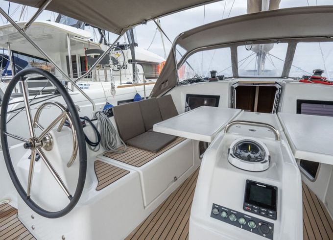 Sailboat Jeanneau Sun Odyssey 410 12.35m
