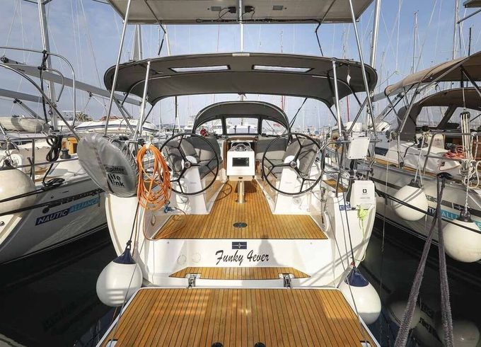 Sailboat Bavaria Yachtbau Bavaria Cruiser 34 - 2 cab. 9m
