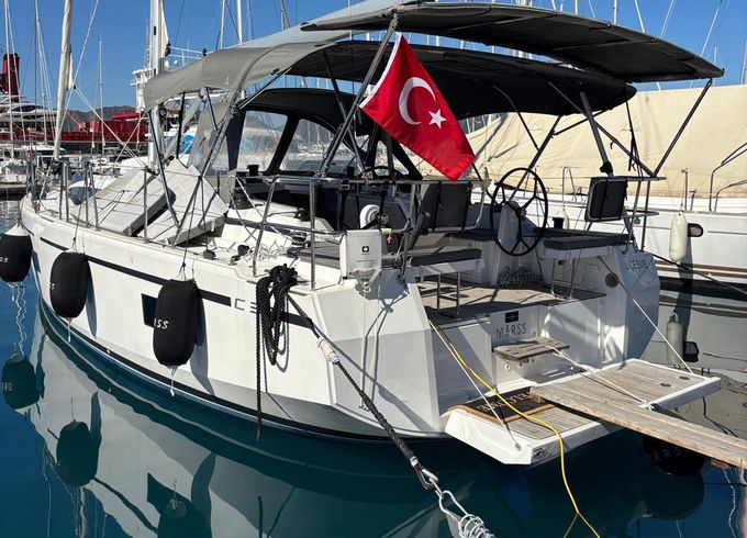 Sailboat Bavaria c38 13m