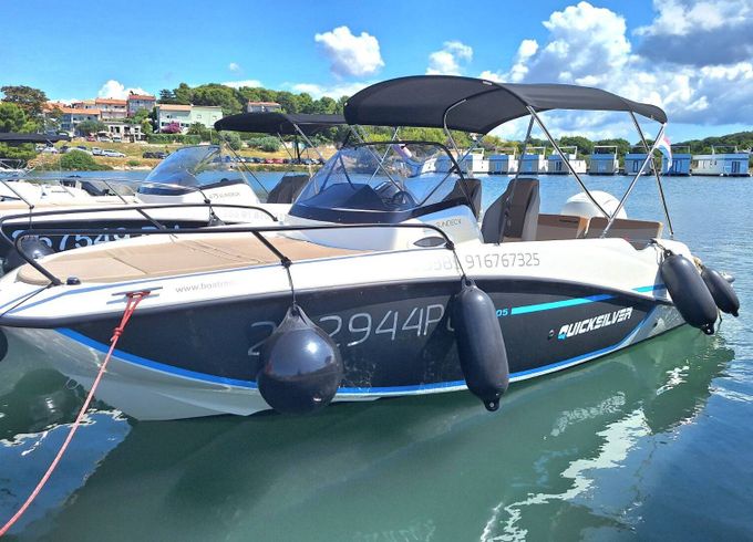 Motorboat Quicksilver Activ 605 Sundeck 150hp
