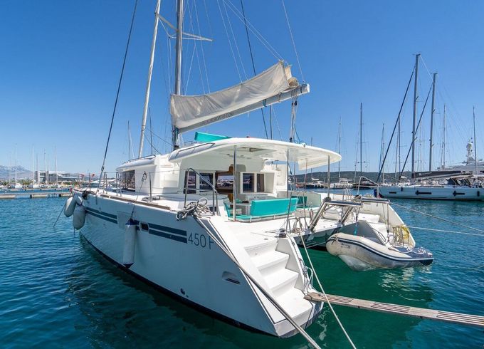 Catamaran Lagoon-Bénéteau Lagoon 450 F - 4 + 2 cab. 13m