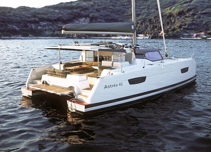 Catamaran Fountaine Pajot Astréa 42 13m