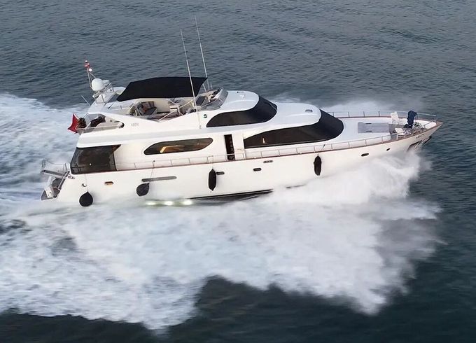 Motor yacht Custom built luxury Motor yacht capacity of 10 people luxury yacht 2700hp