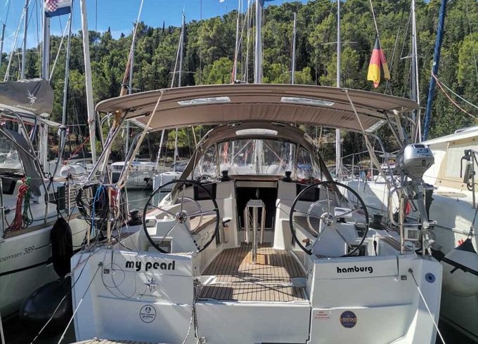 Sailboat Jeanneau Sun Odyssey 389 11.75m