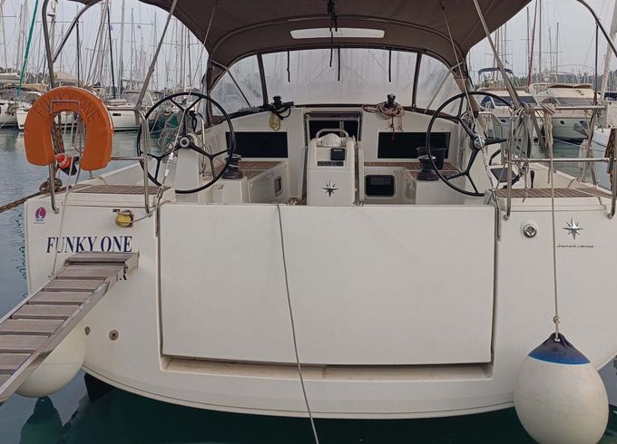 Sailboat Sun Odyssey 440 13m