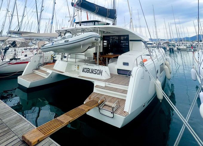Catamaran Lagoon-Bénéteau Lagoon 42 - 4 + 2 cab. 12.8m
