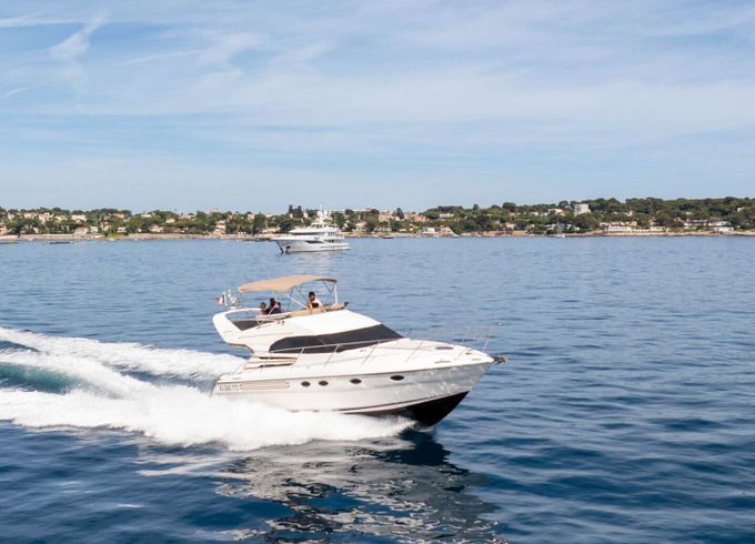 Motorboat Fairline PHANTOM 40 700hp
