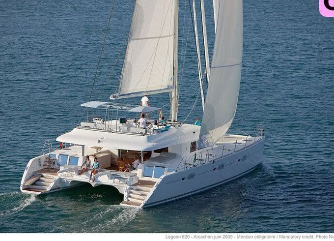 Catamaran Lagoon-Bénéteau Lagoon 620 - 6 + 2 cab. 18.9m