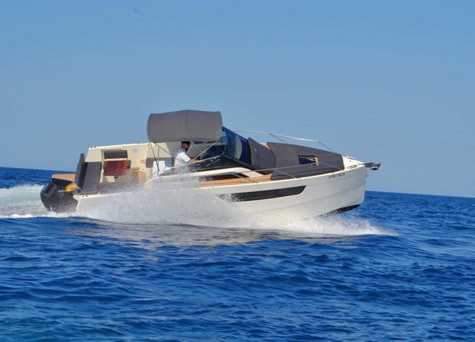 Motorboat NUVA M9 CABIN 350hp