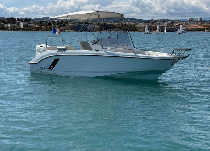 Motorboat Beneteau Flyer 7 SPACEdeck 175hp