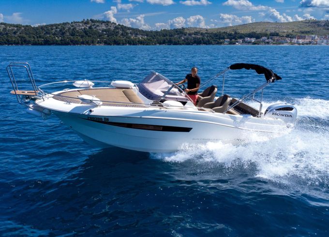 Motorboat Atlantic Marine 690 200hp