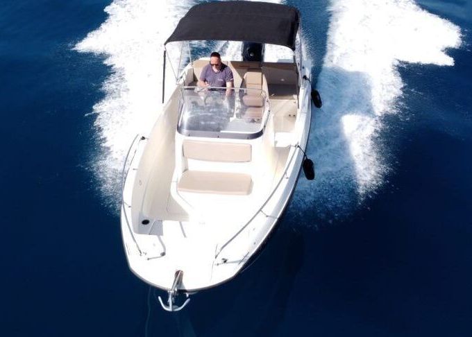 Motorboat Quicksilver Activ 675 Open 150hp