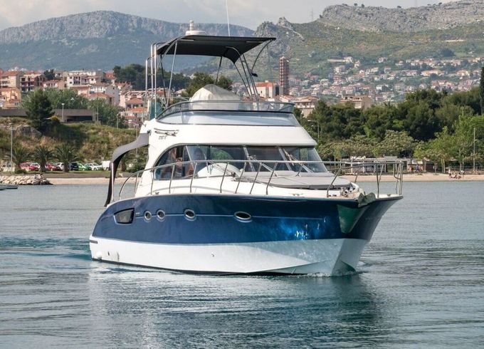 Motorboat Beneteau Antares 12 800hp