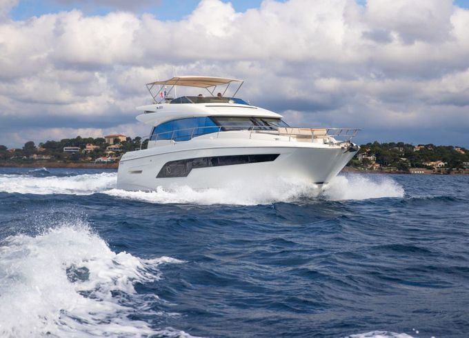 Motorboat PESTIGE 630s 630s 1450hp