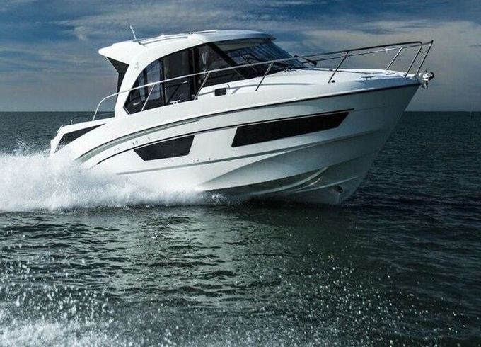 Motorboat Beneteau Antares 9 OB 400hp