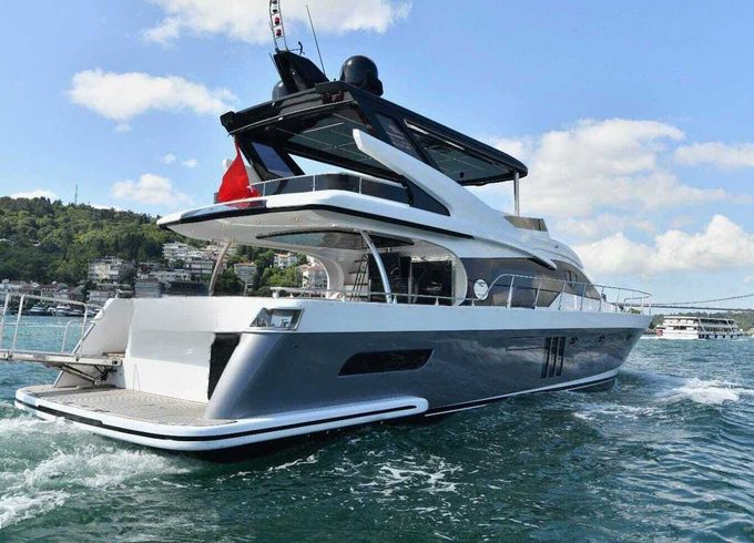 Motor yacht 2006 2021