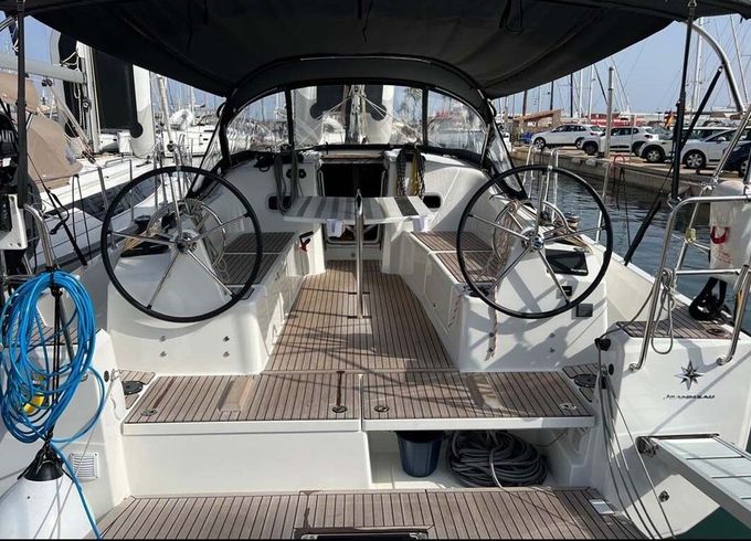 Sailboat Jeanneau Sun Odyssey 380 11m