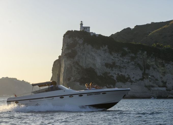 Motorboat Ferretti Itama 38 870hp