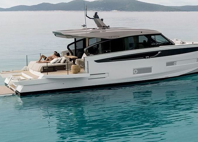 Motorboat Azimut Seadeck 6