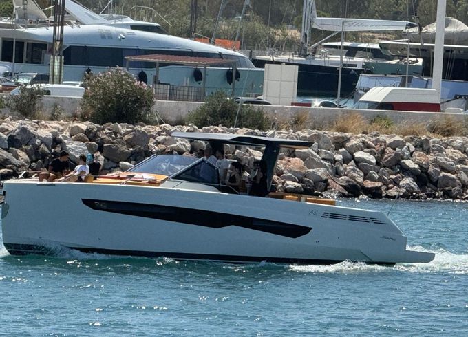 Motorboat Fiart 43 walkaround 900hp