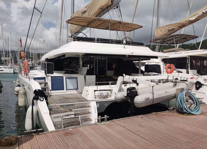 Catamaran Lagoon-Bénéteau Lagoon 620 - 6 + 2 cab. 18.9m