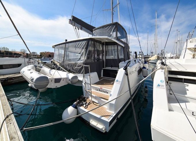 Catamaran Fountaine Pajot Astréa 42 12.58m
