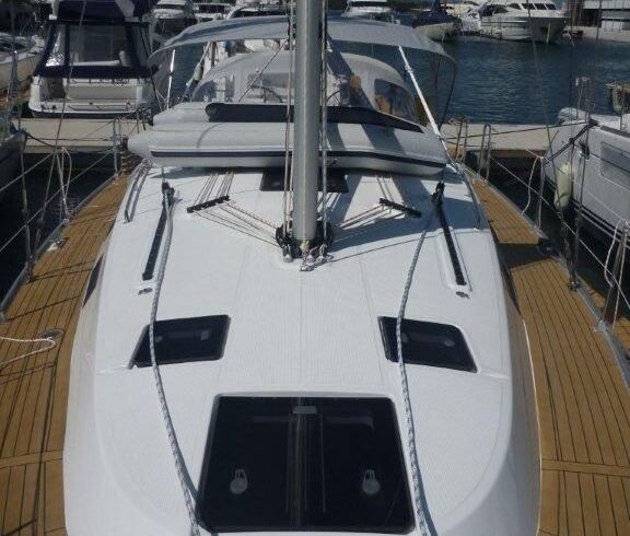 Sailboat Bavaria Cruiser 40 12.25m