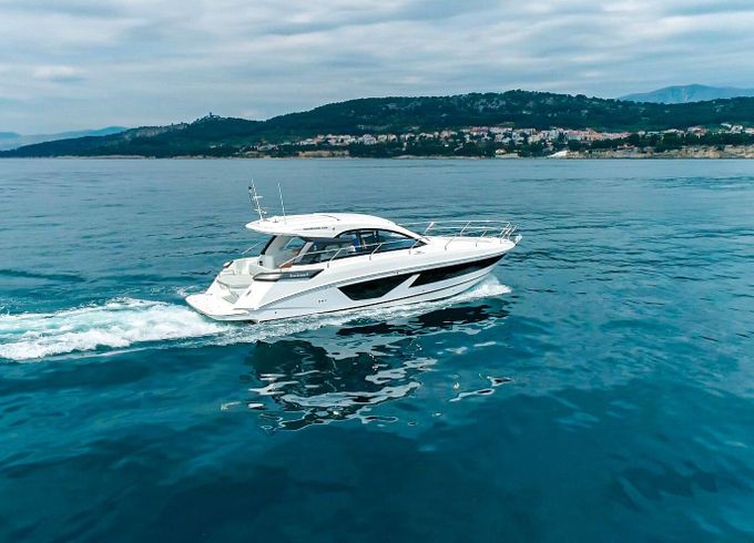 Motorboat Beneteau Gran Turismo 41 600hp