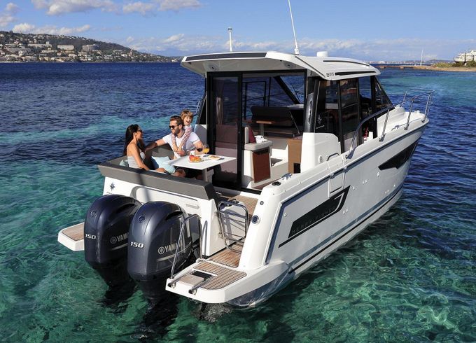 Motor yacht Jeanneau Merry Fisher 895