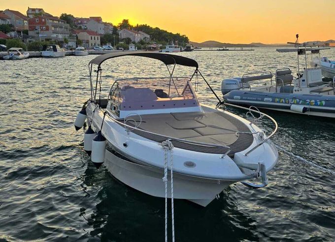 Motorboat Atlantic Marine Sun Cruiser 690 250hp
